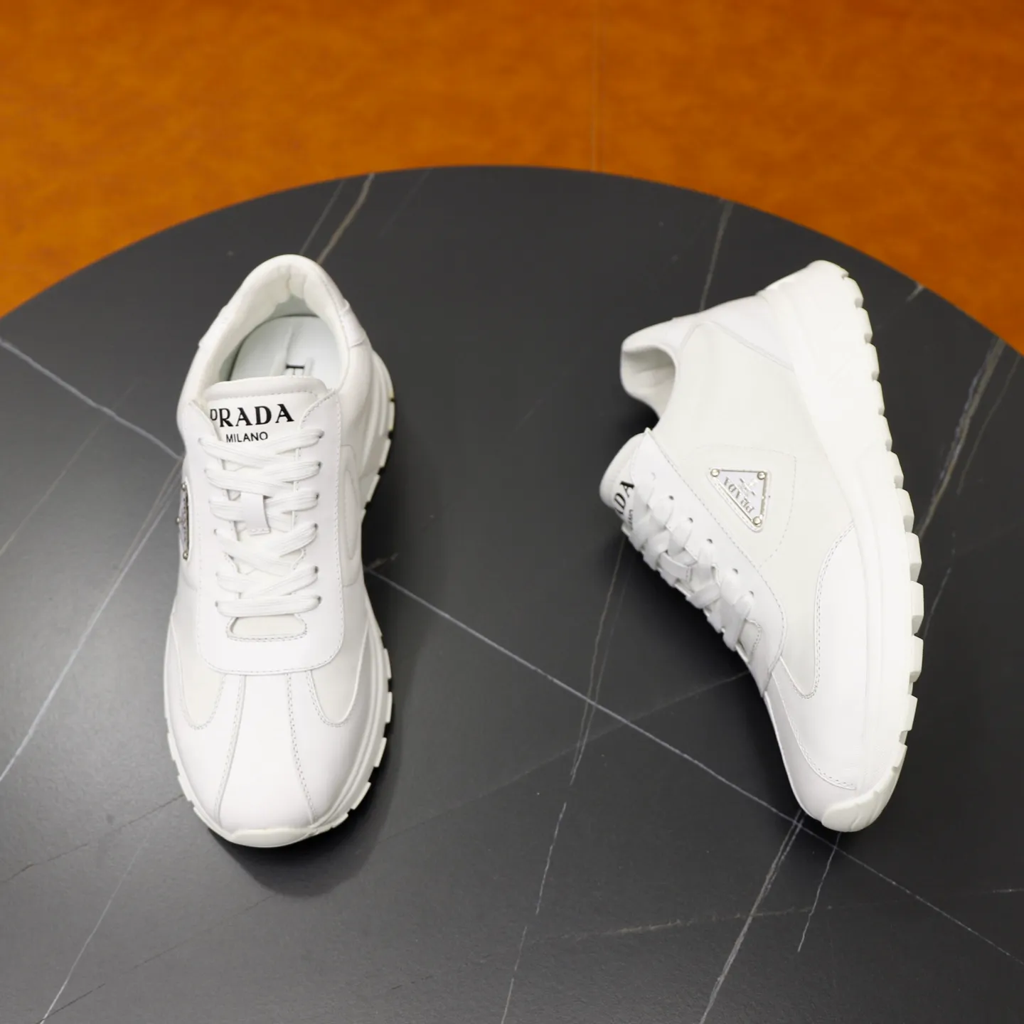 Ex-factory price: 580💰🙅‍♂️🙅‍♂️🙅‍♂️ Brand: PRADA Standard code: 38–44 (45 can be customized) Grade: Same as the official website Material: Original cowhide stitching Comfortable pig and cow lining Light and wear-resistant outsole Style category: Men's fashionable casual shoes and boots Running sneakers Distinguished luxury brand elements Top luxury Color: actual picture color